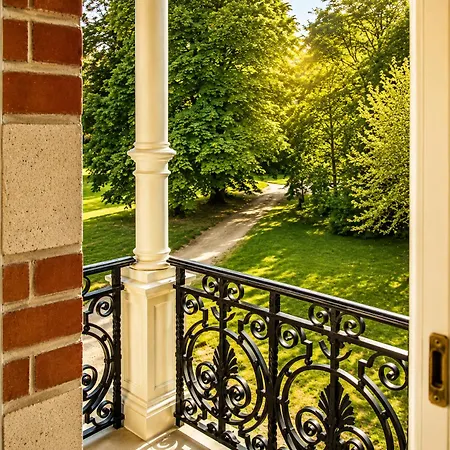 Frühstückspension Chateau Morreau 4*